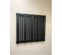 Горизонтальний дизайнерський радіатор опалення ARTTIDESIGN Lucca 13/550 чорний мат